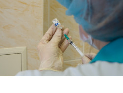 Врачи Новосибирской области активно проходят вакцинацию против COVID-19