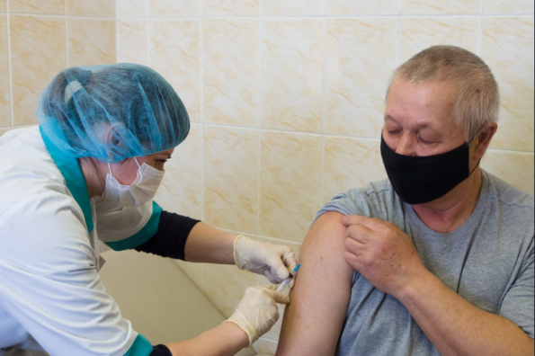 Массовая вакцинация против коронавируса проходит в районах Новосибирской области