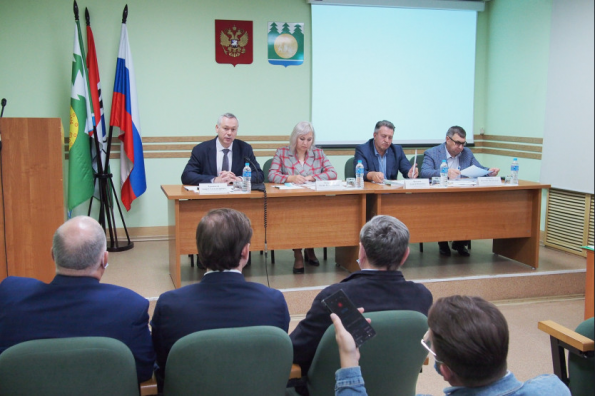 Аграрии Новосибирской области ведут уборочную высокими темпами и планируют намолотить более 3 миллионов тонн зерна  