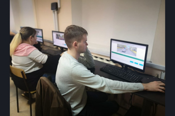 Тысячный слушатель проходит обучение вождению в региональной автошколе для людей с ограниченными возможностями 