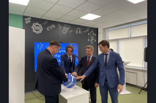 Подводные роботы и умные дроны: новый «IT-куб» открылся в Новосибирской области