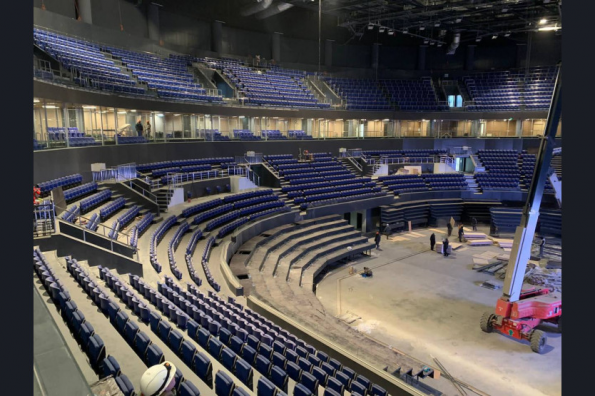 «Темпы набраны высокие»: 700 человек вышли на завершающий этап работ на Ледовой арене