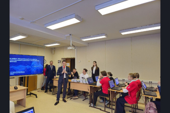 Новосибирские школьники узнали про технологии искусственного интеллекта в региональных проектах