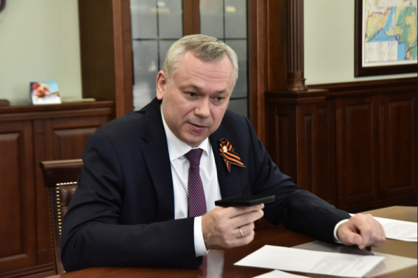 Губернатор Андрей Травников поздравил ветеранов с наступающим Днём Победы