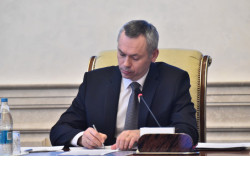 Андрей Травников подписал постановление об организации Губернаторской новогодней ёлки