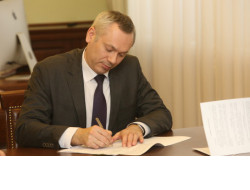 Губернатор Андрей Травников подписал документы о возобновлении работы театров, кинотеатров и концертных организаций с 12 сентября