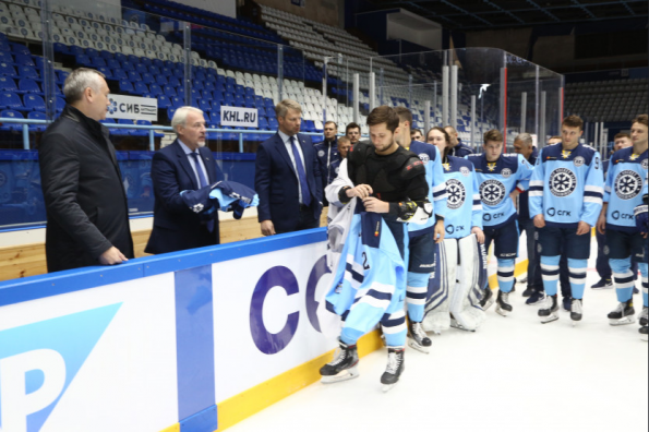 Губернатор Андрей Травников поставил задачу хоккейной «Сибири» на новый сезон